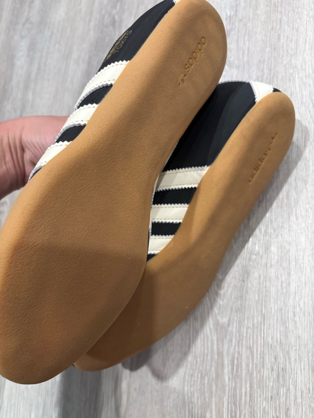 adidas tokyo Black and Cream Low-Top Sneakers New 9.5 - Picture 5 of 6
